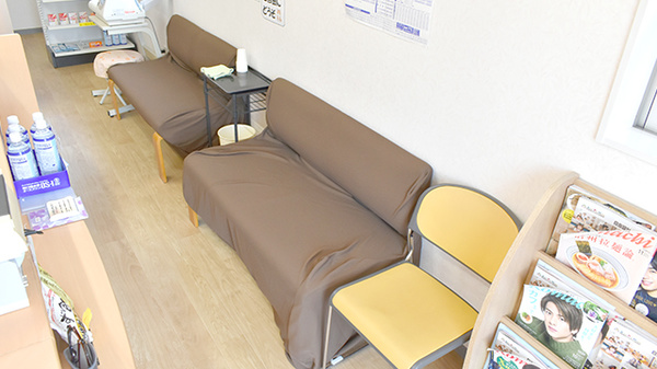 金箱まい薬局の待合スペース