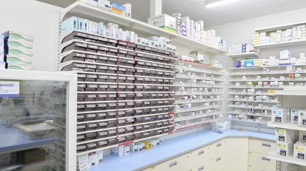 スギ薬局　柳津店の薬棚
