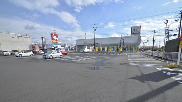 スギ薬局　柳津店の駐車場