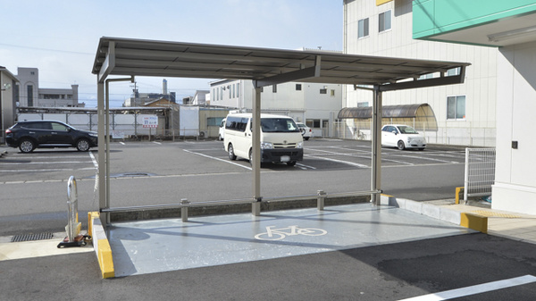 スギ薬局　柳津店の駐輪場