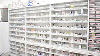 メッツ小新薬局の薬棚