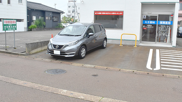 大手薬局神田町店の駐車場