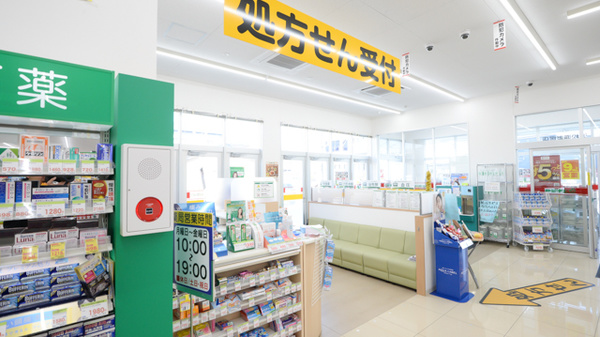 スギ薬局　浜松海老塚店の入口