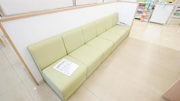 スギ薬局　浜松海老塚店の待合スペース
