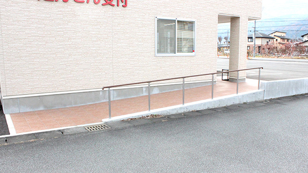 アトム薬局荊沢店のバリアフリー設備