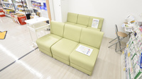 スギ薬局　宝塚小林店の待合スペース