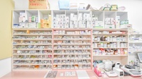 どんぐり薬局の薬棚