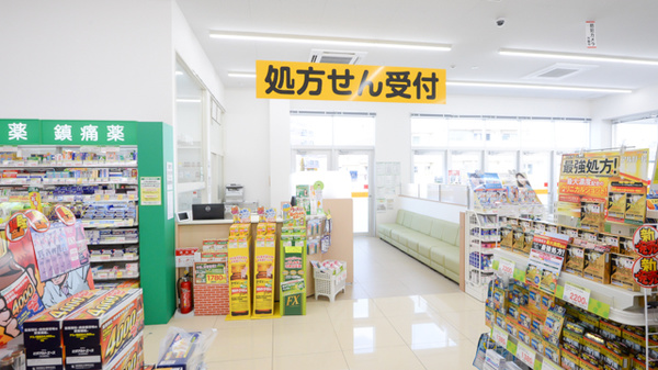 スギ薬局　半田星崎店の入口