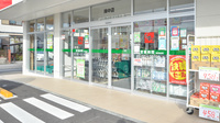 スギ薬局　陣中店の入口