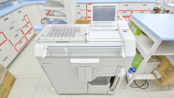 スギ薬局　陣中店の調剤器具