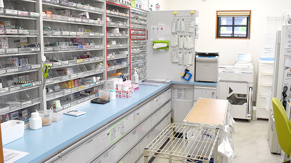 こぶた薬局長谷の調剤室