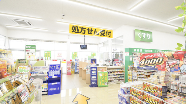 スギ薬局　栗東ひがし店の入口