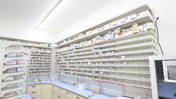 スギ薬局　栗東ひがし店の薬棚