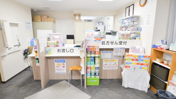 ココカラファイン薬局朝里店の受付/カウンター