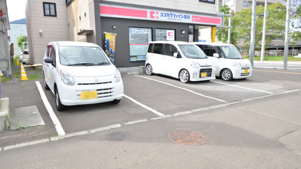 ココカラファイン薬局岩内店の駐車場