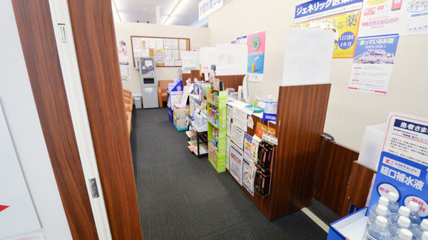 ココカラファイン薬局栗山店の受付/カウンター