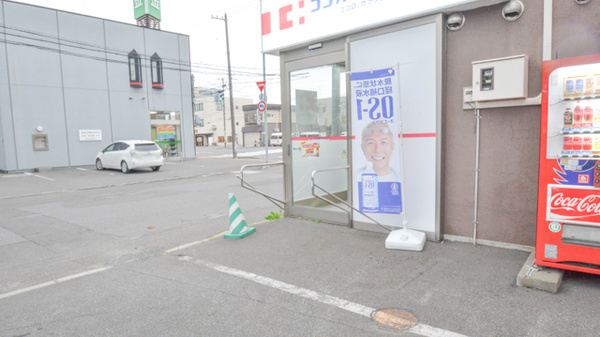 ココカラファイン薬局旭川四条店の入口