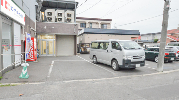 ココカラファイン薬局旭川四条店の駐車場