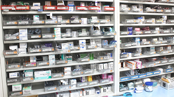 アルプス薬局目黒店の薬棚