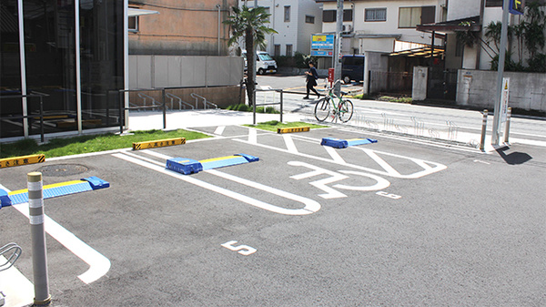 ココカラファイン薬局北嶺店の駐車場