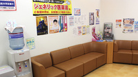 ココカラファイン薬局神保町店の待合スペース
