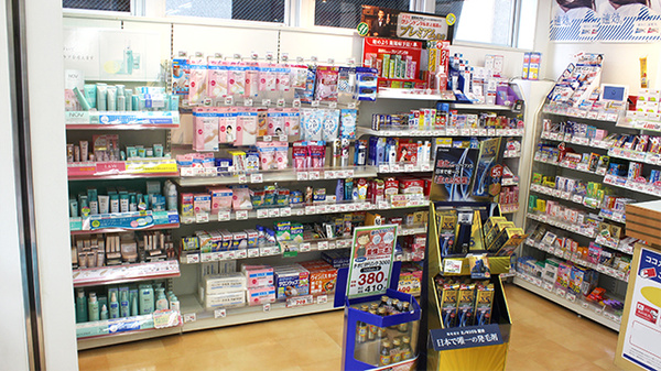 ココカラファイン薬局神保町店の雑貨品
