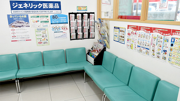 ヘルスケアセイジョー薬局あざみ野店の待合スペース