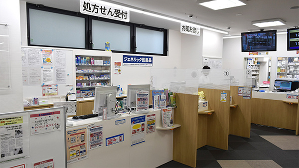 ココカラファイン薬局保土ヶ谷店の受付/カウンター