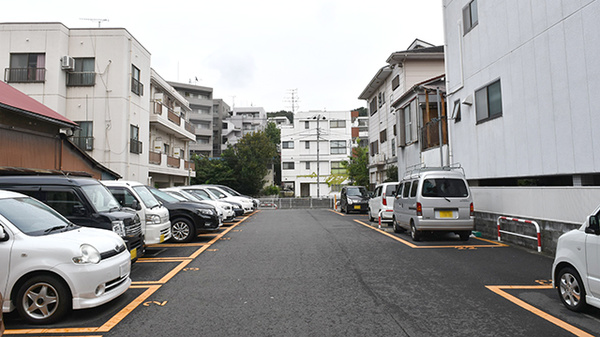 ココカラファイン薬局保土ヶ谷店の駐車場