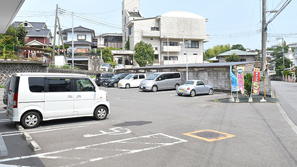 セイジョー薬局真鶴店の駐車場