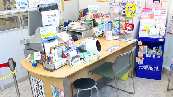 ココカラファイン薬局南浦和西口店の受付/カウンター