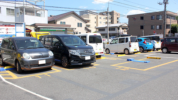 ココカラファイン薬局南浦和西口店の駐車場
