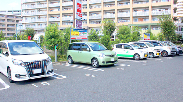 ココカラファイン薬局ハートアイランド店の駐車場