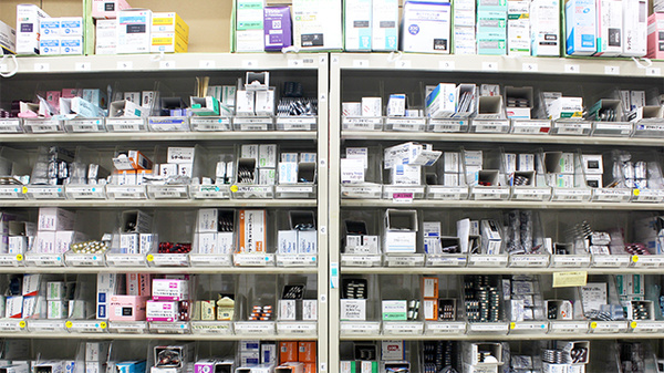 東邦薬局市原鶴舞店の薬棚