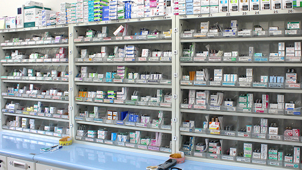 東邦薬局海保店の薬棚