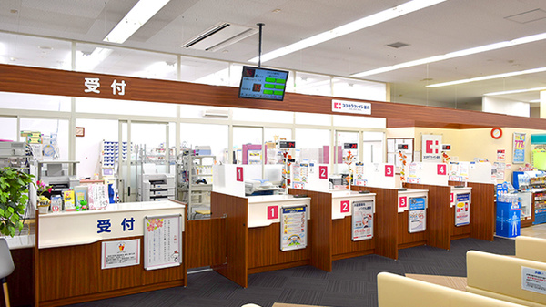 ココカラファイン薬局中山店の受付/カウンター