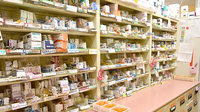 ココカラファイン薬局寺地店の薬棚