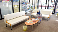 コダマ調剤薬局山田店の待合スペース