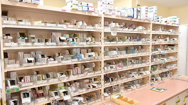 コダマ調剤薬局山田店の薬棚