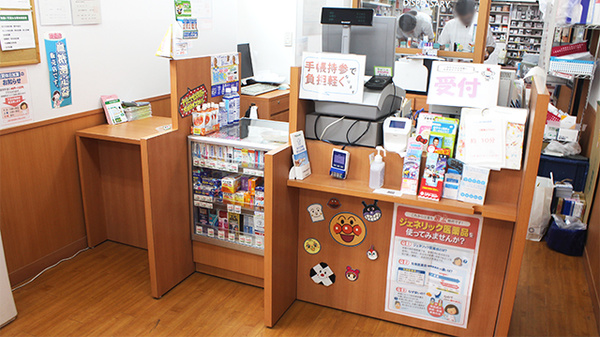 ココカラファイン薬局代々木上原南店の受付/カウンター