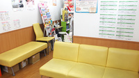 ココカラファイン薬局代々木上原南店の待合スペース