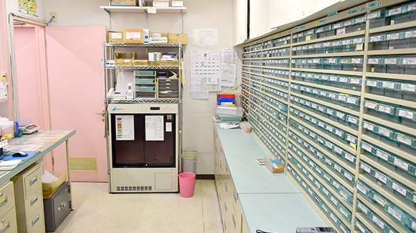 ココカラファイン薬局小金井店の調剤室