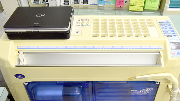 ココカラファイン薬局小金井店の調剤器具
