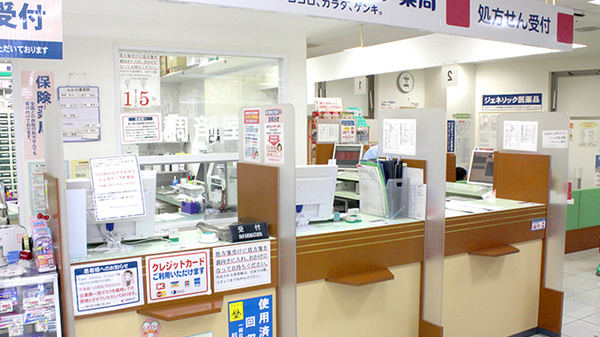 ココカラファイン薬局荻窪南仲通り店の受付/カウンター