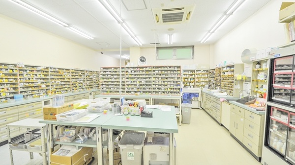 ココカラファイン薬局草間店の調剤室