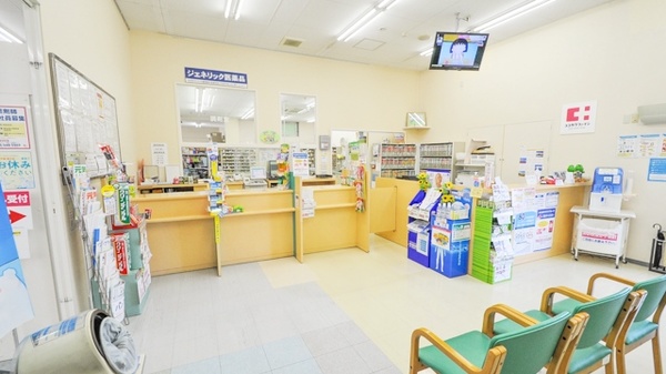 ココカラファイン薬局草間店の受付/カウンター