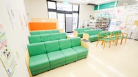 ココカラファイン薬局田原赤石店の待合スペース