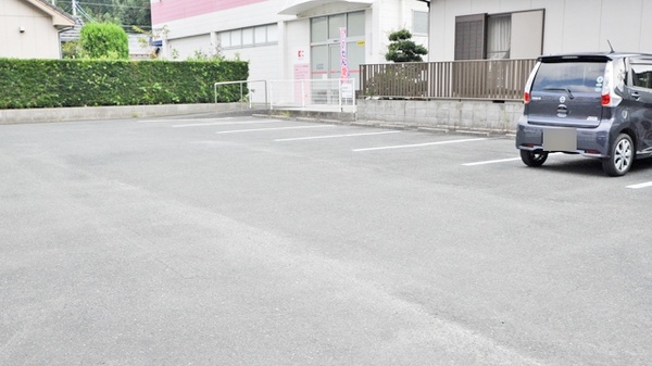 ココカラファイン薬局豊島店の駐車場
