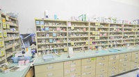 ココカラファイン薬局豊島店の薬棚