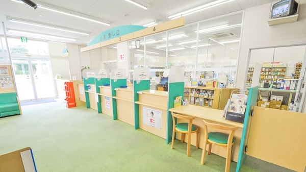 ココカラファイン薬局青竹店の受付/カウンター